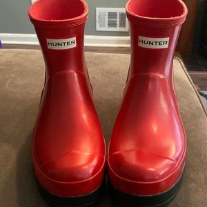 Red womens hunter boots shirt